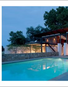 Book cover of In House: McInturff Architects, featuring a modern residential property. Published by Images Publishing.