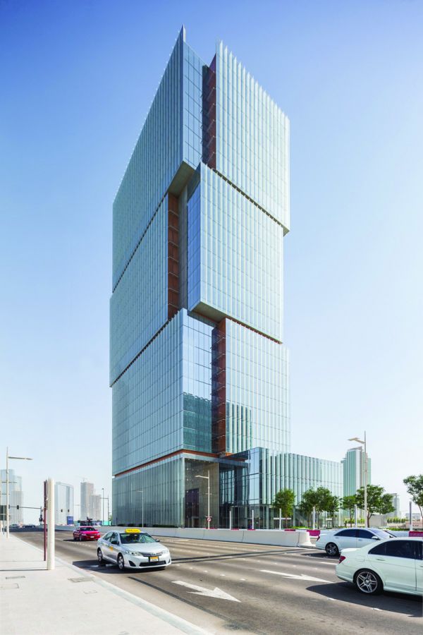 Book cover of Goettsch Partners: Selected Works featuring the interior of 150 North Riverside, Chicago. Published by Images Publishing.