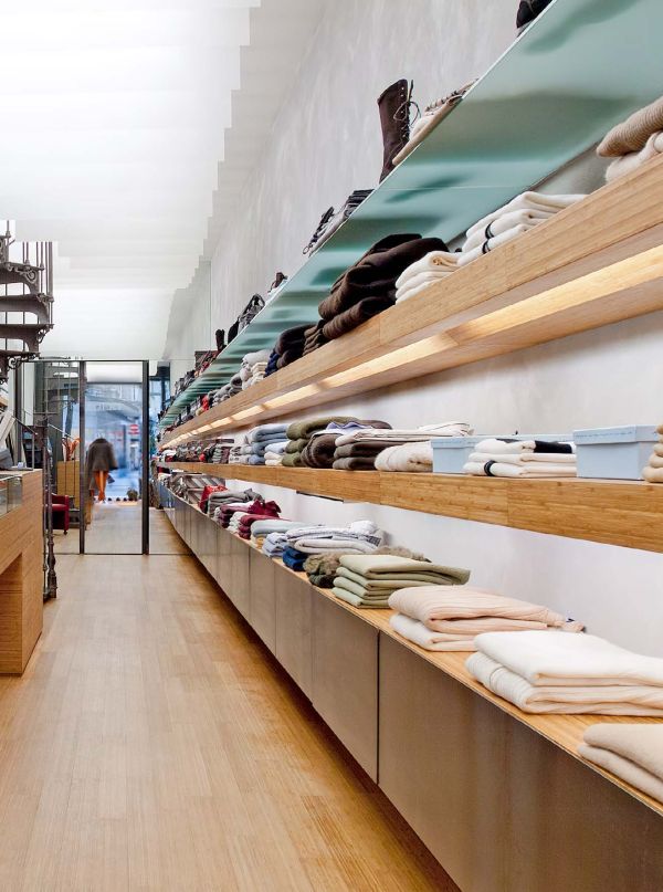 Book cover of Paczowski and Fritsch Architects: Leading Architects, featuring a glass fronted building. Published by Images Publishing.