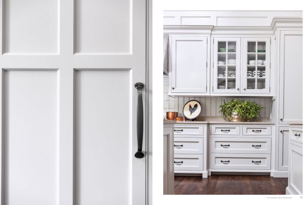 Book cover of Classic Kitchens for Modern Living, with a kitchen interior with blue fittings, a wooden table, and a copper pan on oven. Published by Images Publishing.
