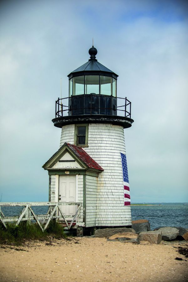 Book cover of Nantucket: Classic American Style 30 Miles Out to Sea. Published by Images Publishing.