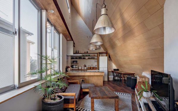 Book cover of Artists' Homes Designing Spaces for Living a Creative Life, with a bright open interior art studio space with artist sitting at painting easel. Published by Images Publishing.