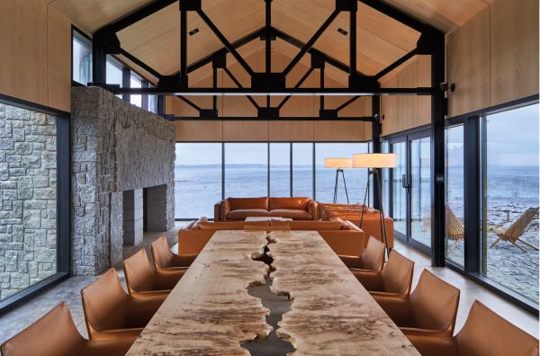 Book cover of Northern Hideaways, featuring a modern house with a flat roof of moss, poking out of the Canadian forest, with lake behind. Published by Images Publishing.