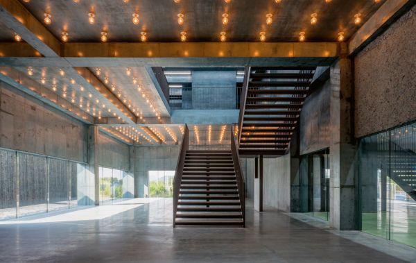 Book cover of Taesun Hong: YKH Associates, with exterior of Saebyeol Brewery in South Korea. Published by Images Publishing.