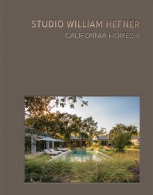 Book cover of California Homes II, Studio William Hefner, featuring a luxury getaway residence with swimming pool surrounded by grasses. Published by Images Publishing.