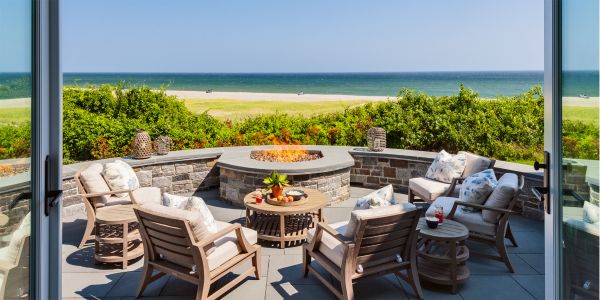 Luxury seaside family residence with green landscaped grounds, on cover of 'The Art of Creating Houses, Polhemus Savery DaSilva', by Images Publishing.