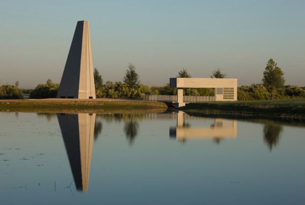 Book cover of Powers Brown Architecture: Commodity and Virtue in Architecture. Published by Images Publishing.